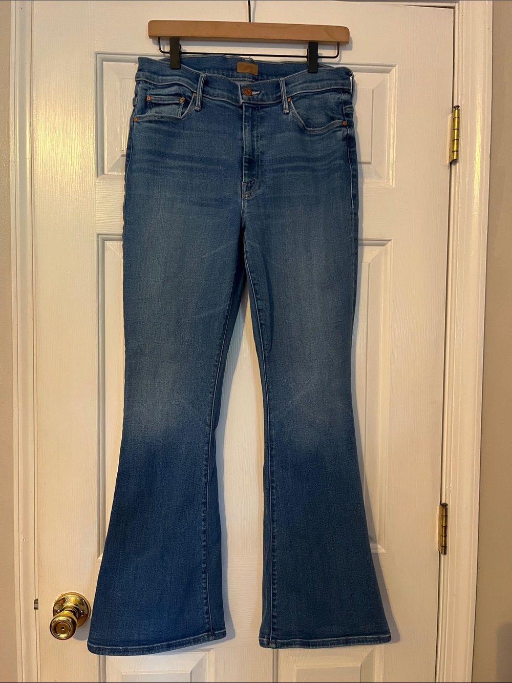MOTHER The Weekender Jean in Layover Wash